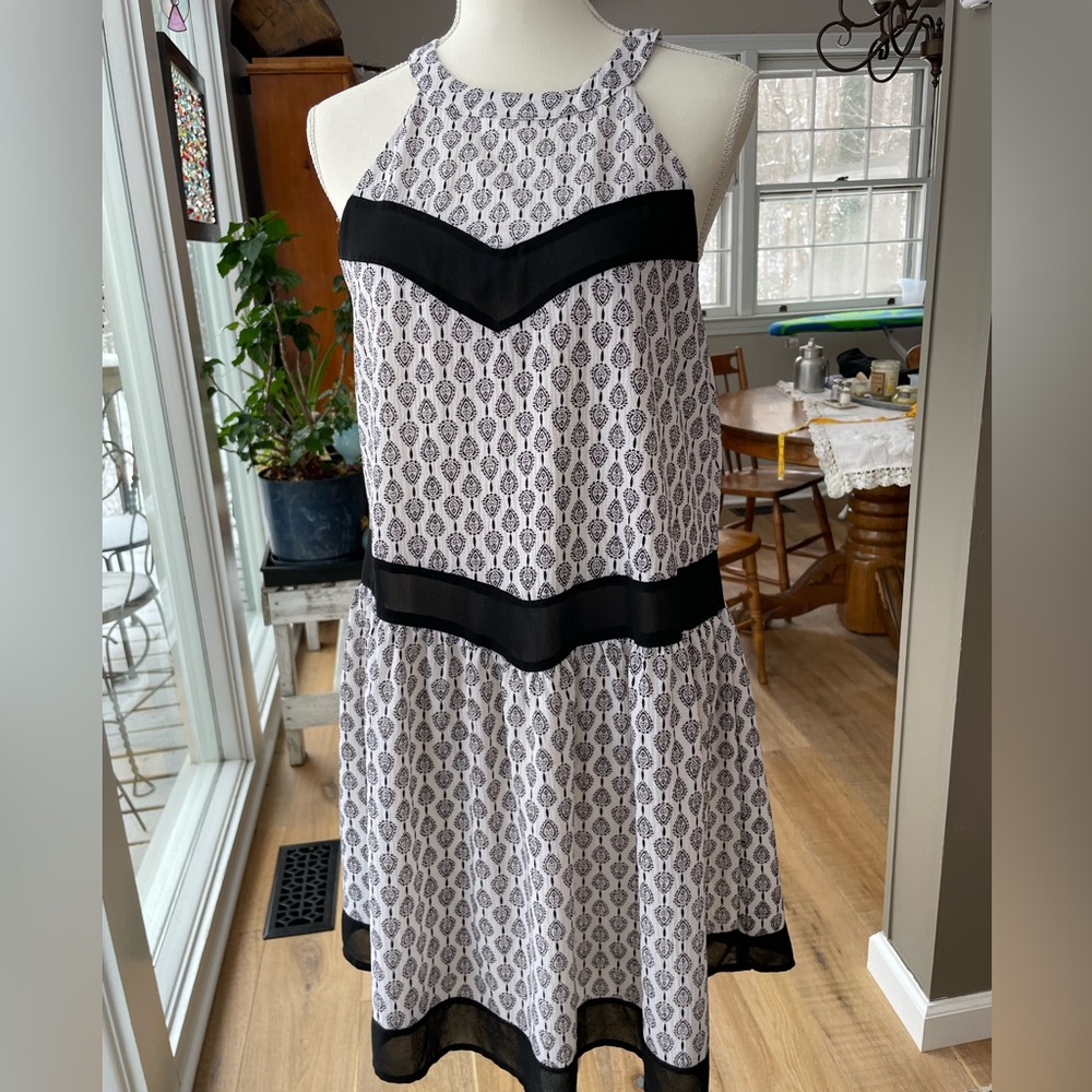 New with tags Entro black and white geometric dress size medium